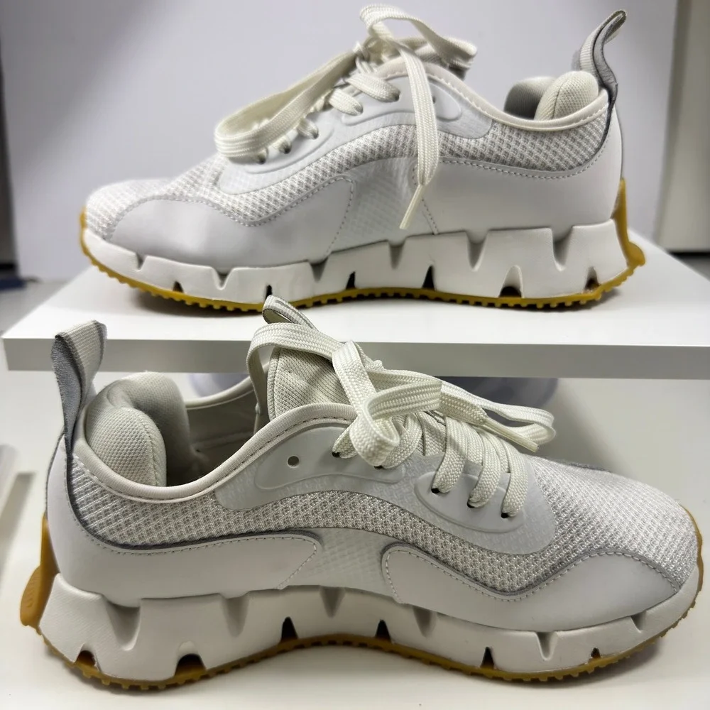 Reebok Zig Dynamica 4 Sneakers Womens Size 7 White Gum Zigzag Sole Running Shoes